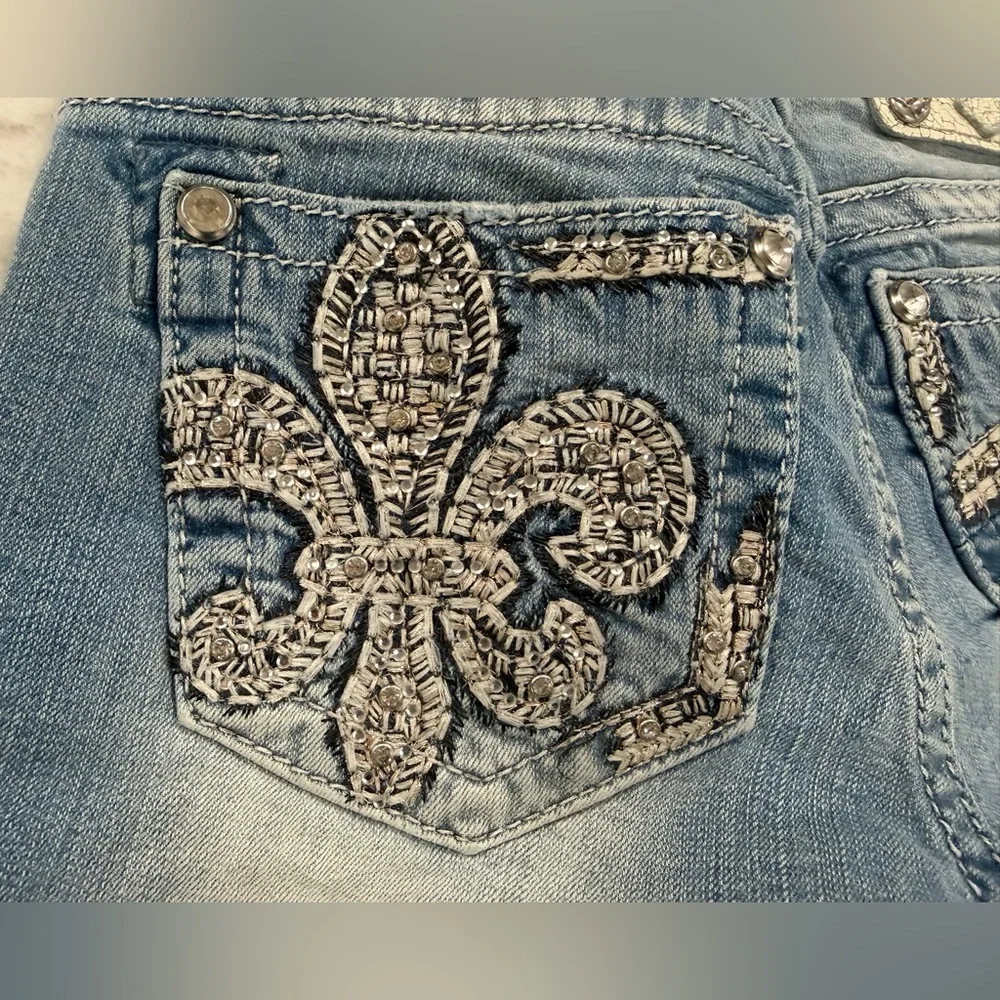 Miss Me NWOT Denim Shorts Never Worn Rhinestones - Picture 2 of 14